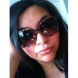 Meet your Posher, Raquel